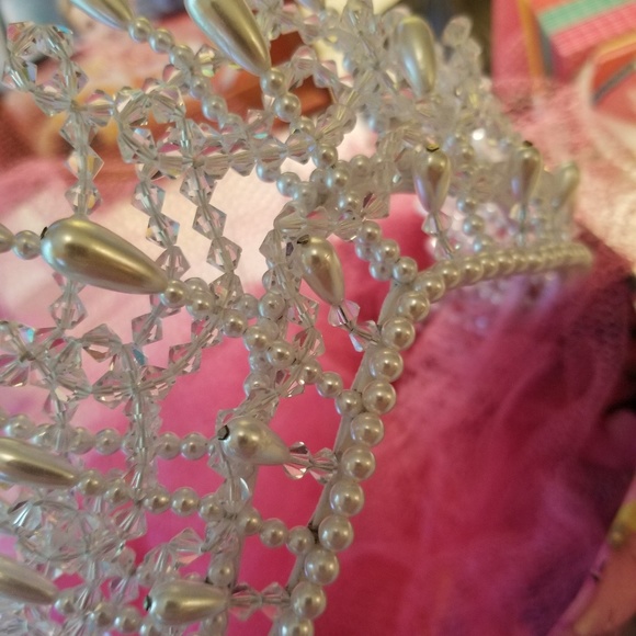 Bridal tiara, pearls and swarovski beads.wore once - Picture 8 of 8